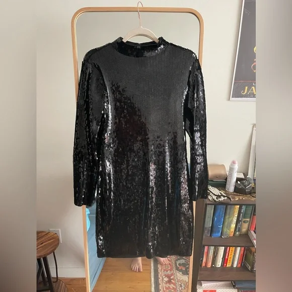 Gorgeous sequin mini dress - Picture 2 of 5